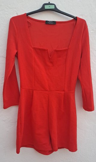 Mono Bershka rojo talla M