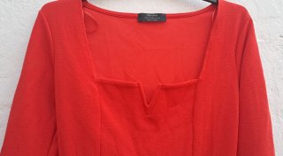 Mono Bershka rojo talla M