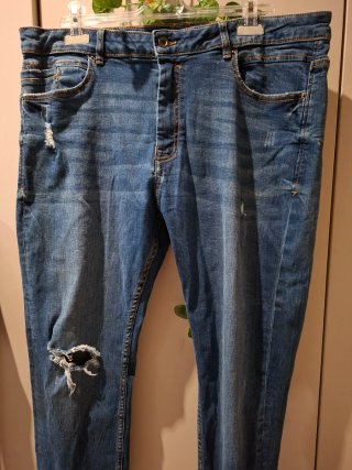 Pantalones vaqueros hombre rotos