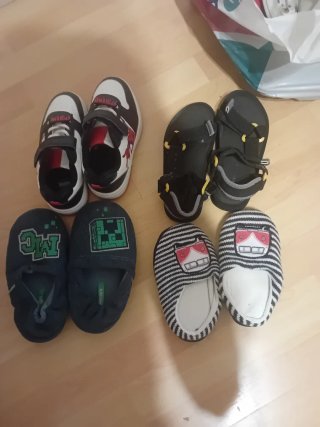 Lote de 4 pares de calzado infantil