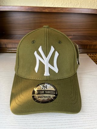 Gorra New Era Verde caqui (CON ETIQUETA)
