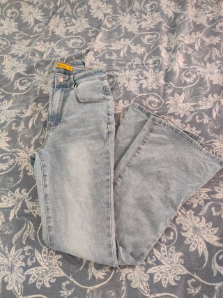 Pantalón clarito vaquero campana sin estrenar