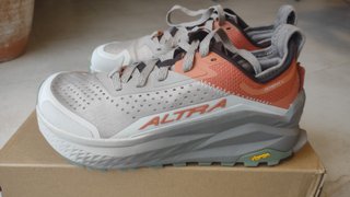 Zapatillas Altra Olympus 6 Beige/Rojo T.41 nuevas