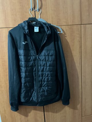 Chaqueta Joma Negra con Capucha
