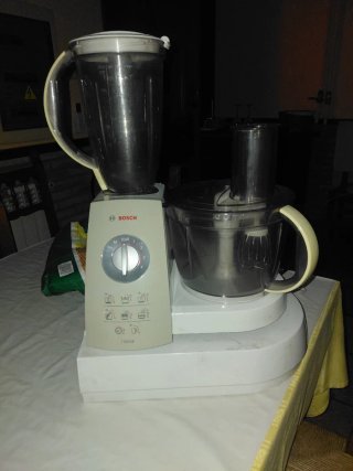 Robot de cocina Bosch con batidora y exprimidor
