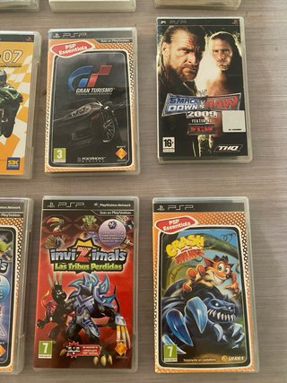 Confezione da 12 giochi e due film per PSP