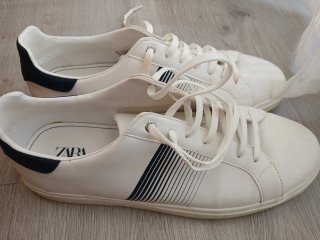 Zapatillas deportivas Zara blancas y azules