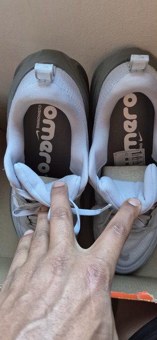 Nike Vomero Plus Gris