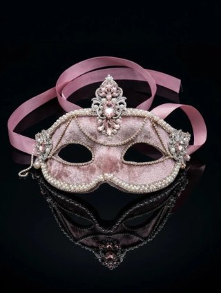Exclusiva mascara rosa con Swarovski