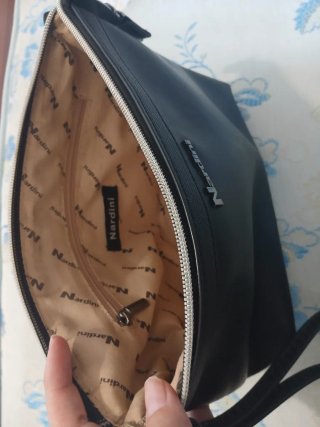 Pochette Nardini nera con laccetto