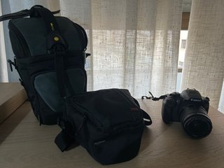 Cámara Canon con dos fundas
