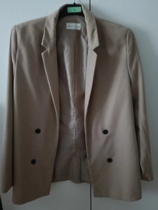 Blazer Beige muy elegante. Nueva