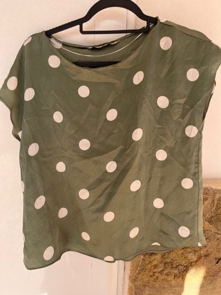 Blusa de lunares verde oliva