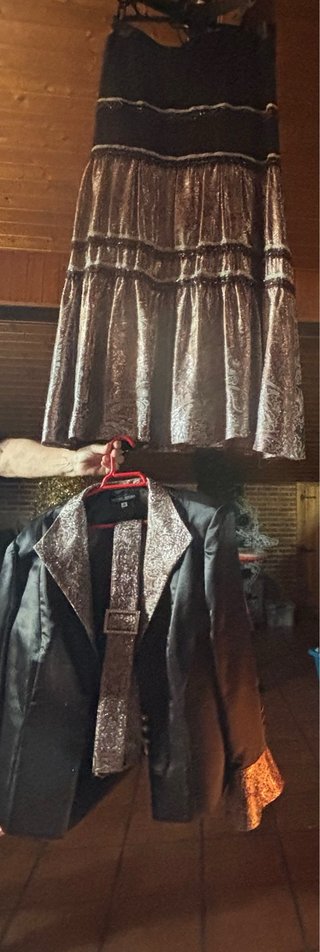 Vestido de fiesta negro y dorado