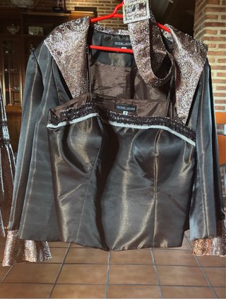 Vestido de fiesta negro y dorado