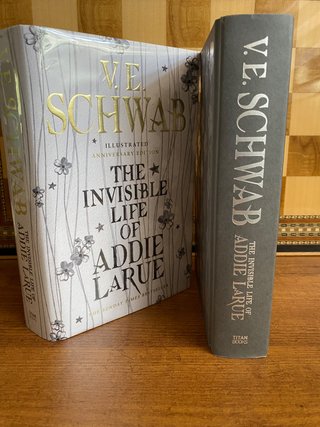 The Invisible Life of Addie LaRue FIRMADO Schwab