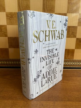 The Invisible Life of Addie LaRue FIRMADO Schwab