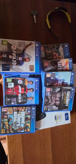 PS4 Slim (PlayStation 4) 1TB