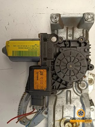 Elevalunas delantero derecho Opel Corsa B