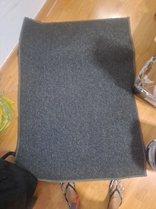 Alfombra gris de tela