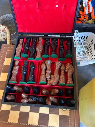 Juego de Ajedrez con Piezas Talladas