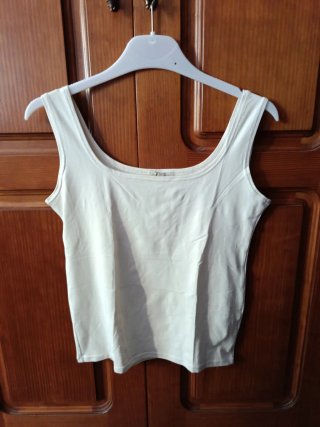 Camiseta tirantes beige mujer