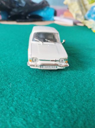 Coche a escala 1/43 Renault 10