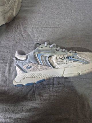 Zapatillas Lacoste grises y blancas