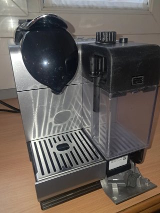 Cafetera Nespresso DeLonghi EN520S