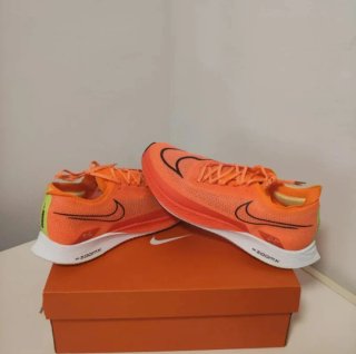 T44,5 Nike ZoomX Streakfly Naranja
