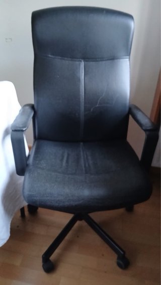 Silla de oficina negra