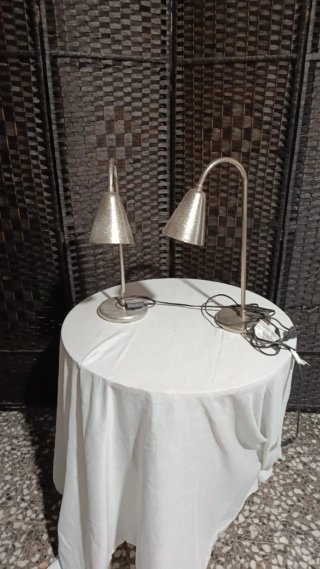 2 Lámparas de Mesa Plateadas precio por cada una