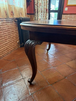 Mesa antigua extensible de madera noble