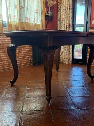 Mesa antigua extensible de madera noble