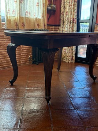 Mesa antigua extensible de madera noble