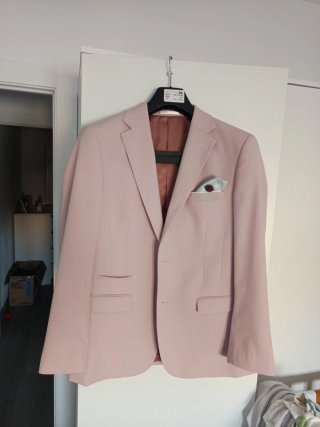 Traje de novio rosa talla M
