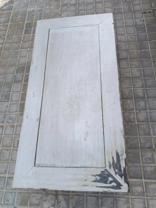 Mesa de madera blanca y gris