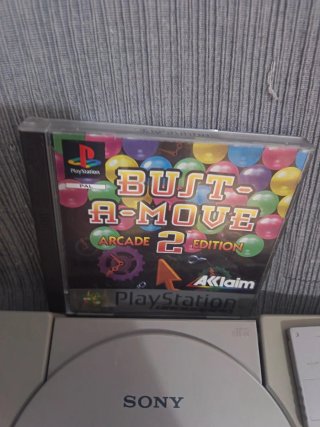 Consola PlayStation 1 (PS1) con mando y juego