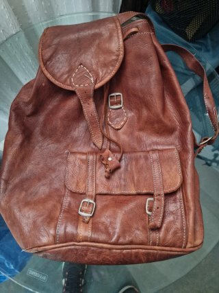 Mochila de cuero marrón