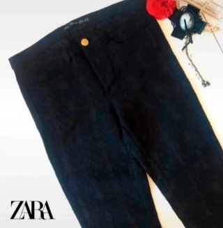 Pantalón brocado Zara negro