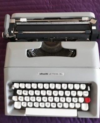 Máquina de escribir Olivetti Lettera 35