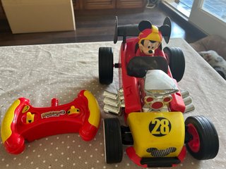 Coche teledirigido Mickey Mouse Roadster