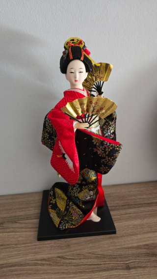 Nuova figura di Geisha con ventaglio