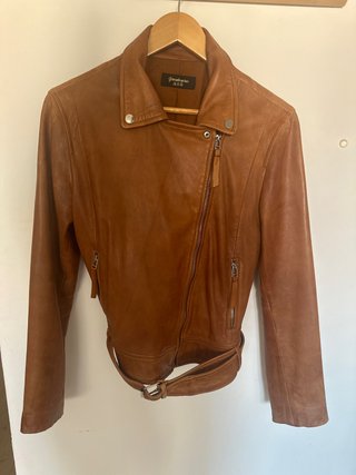 Chaqueta de piel Stradivarius marrón
