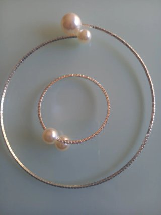 Conjunto Gargantilla Rígida y Pulsera con Perlas