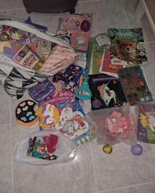 Lote de juguetes y material creativo