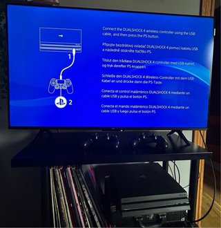 PS4 Pro 1TB + 2 DualShock 4 (confezione originale)