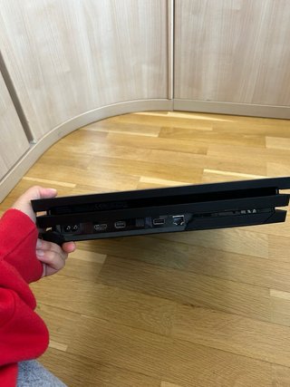 PS4 Pro 1TB + 2 DualShock 4 (confezione originale)