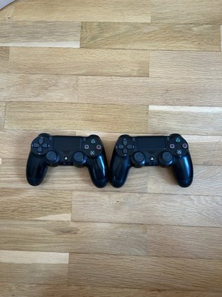 PS4 Pro 1TB + 2 DualShock 4 (confezione originale)