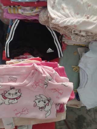Lote variado de ropa de niña de 3 a 12 meses